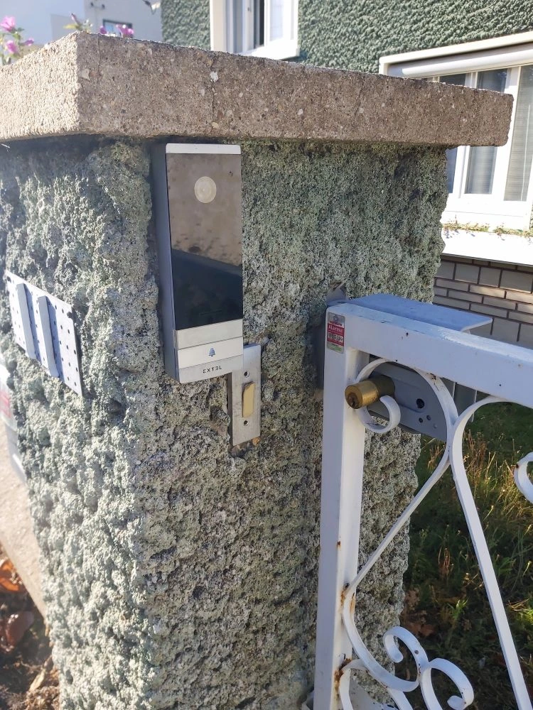 Videoportier et serrure électrique associée